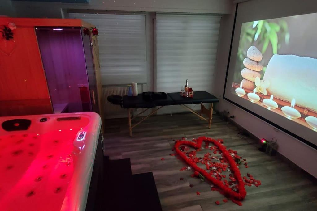 Le Lovelyhome Au Centre Ville Avec Spa Jacuzzi Et Sauna Proche Gare Et Parking Gratuit Colmar Exterior foto